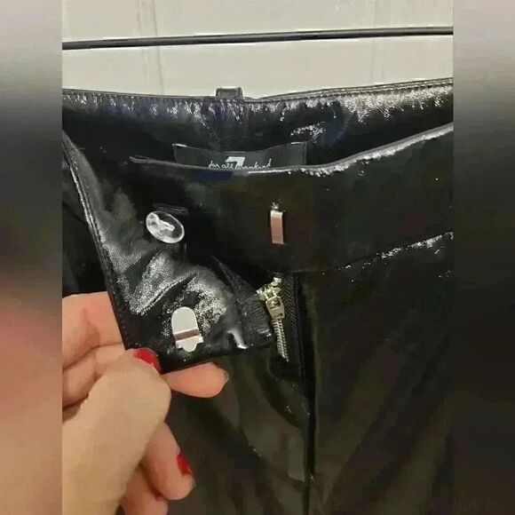 7 For All Mankind Black Faux Leather Cropped Flare Pants Size Medium - Picture 3 of 4